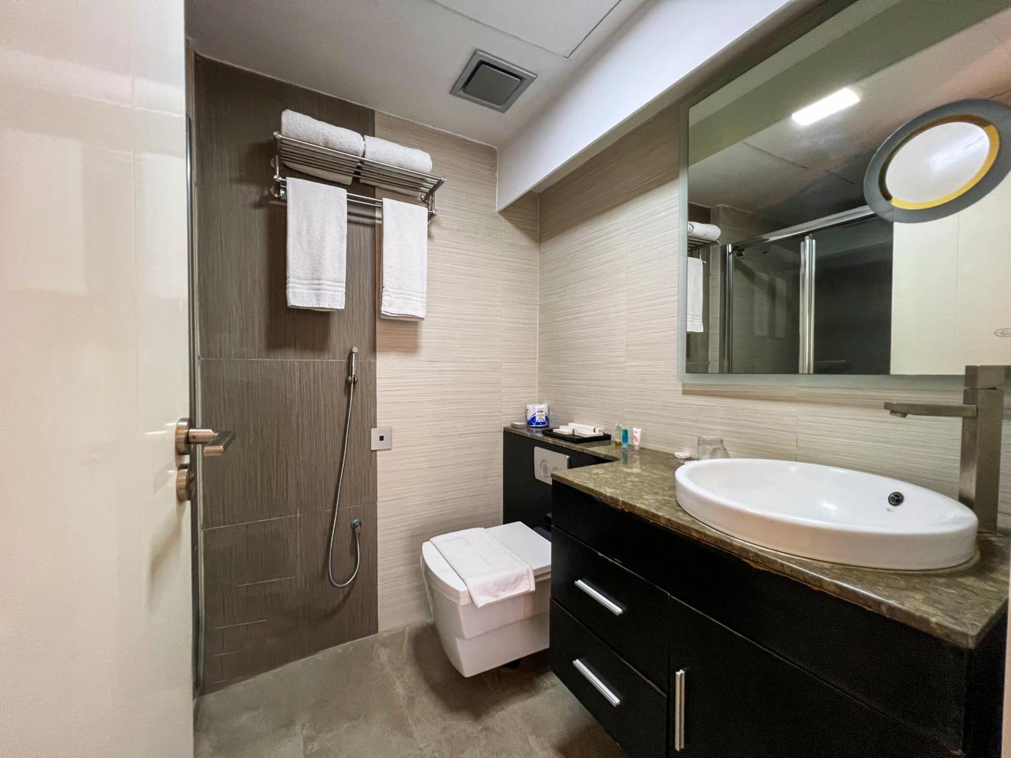 Coventina Lake Suites Dhaka Exterior foto